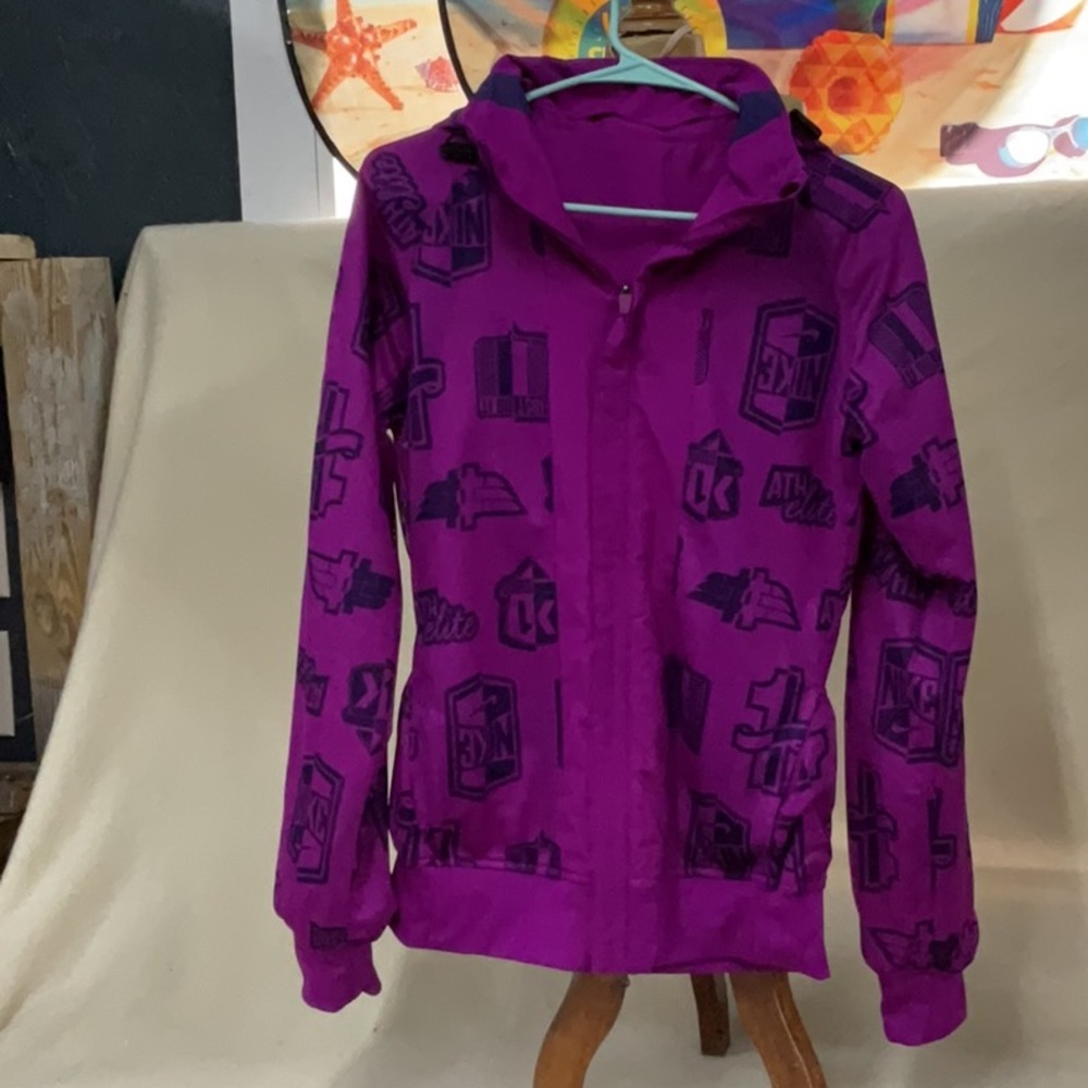 EUC woman’s reversible Nike jacket with hood - Picture 4 of 4